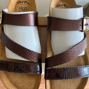 Ara Women’s Felipa Bronze Lack/ Laminado Slide Sandals, Size EU 38 US New in Box